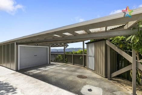 Photo of property in 27 Rakeiora Grove, Korokoro, Lower Hutt, 5012