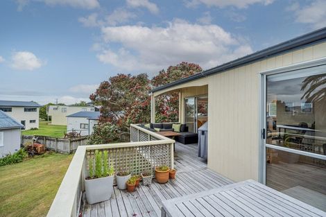 Photo of property in 19 Hicks Place, Cooks Beach, Whitianga, 3591