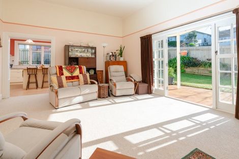 Photo of property in 42 Eden Street, Island Bay, Wellington, 6023