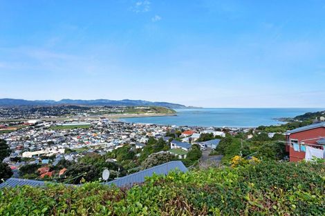 Photo of property in 15 Sutherland Crescent, Melrose, Wellington, 6023