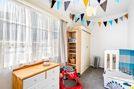 Photo of property in 5 Rumgay Street, Fairfield, Lower Hutt, 5011