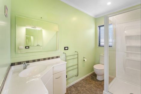 Photo of property in 43 Brightwater Crescent, Totara Park, Upper Hutt, 5018