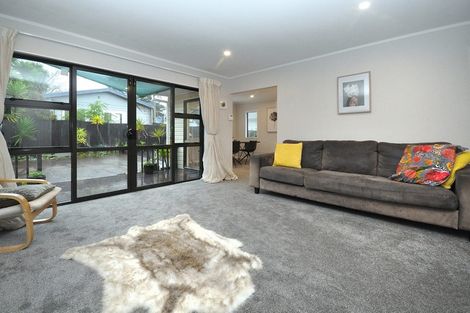 Photo of property in 27a Tahi Terrace, Glen Eden, Auckland, 0602