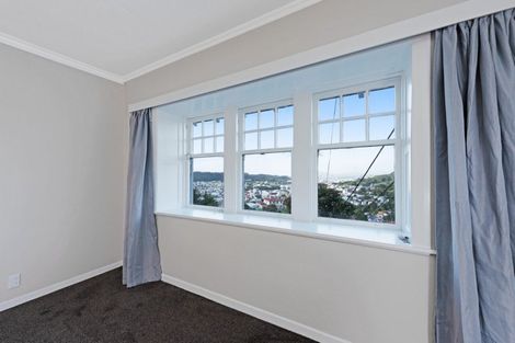 Photo of property in 118 Kelburn Parade, Kelburn, Wellington, 6012
