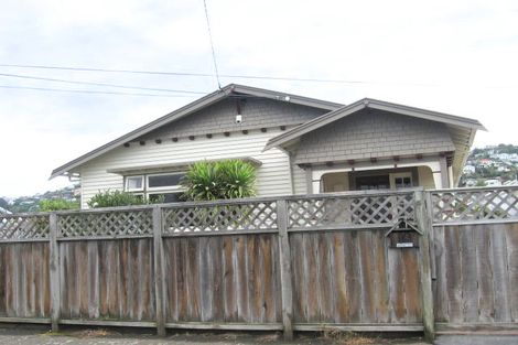 Photo of property in 16 Puru Crescent, Lyall Bay, Wellington, 6022