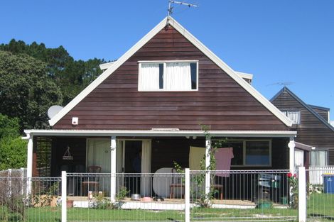 Photo of property in 13 Caspian Close, New Lynn, Auckland, 0600