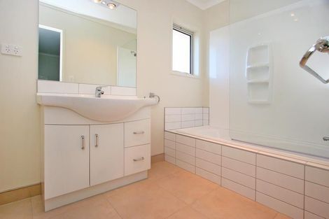 Photo of property in 58 Kenderdine Road, Papatoetoe, Auckland, 2025