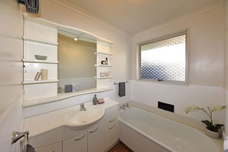 Photo of property in 2/23 Broadfell Avenue, Avonhead, Christchurch, 8042