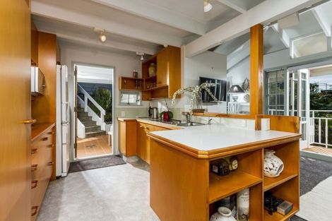 Photo of property in 16 Tiri Road, Milford, Auckland, 0620