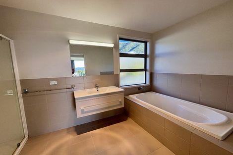 Photo of property in 33 Harbour View Heights, Picton, 7220