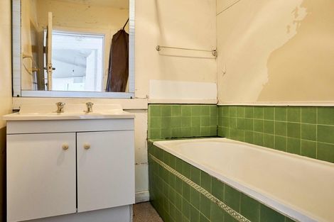 Photo of property in 4 Prince Street, Mount Victoria, Wellington, 6011