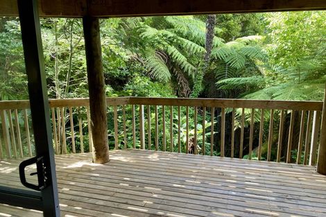 Photo of property in 13 Springwater Vale, Unsworth Heights, Auckland, 0632