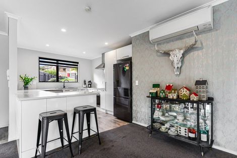 Photo of property in 16 Palm Grove Drive, Western Heights, Hamilton, 3200