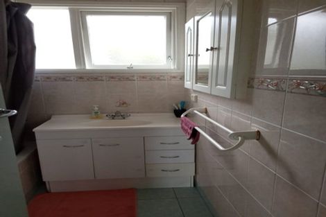 Photo of property in 28 Mayfield Road, Glenfield, Auckland, 0629