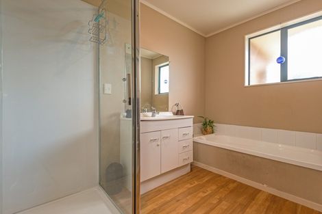 Photo of property in 11 Branigan Parade, Kelvin Grove, Palmerston North, 4414