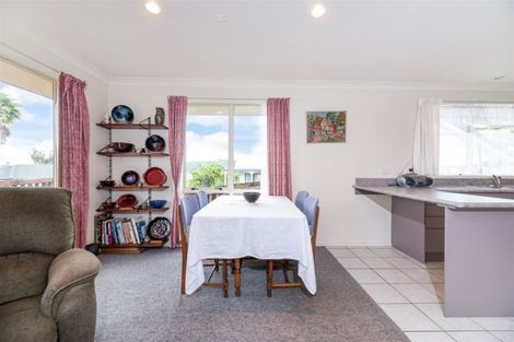 Photo of property in 17 Lasque Place, Glen Eden, Auckland, 0602