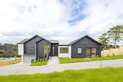 Photo of property in 30 Awanui Road, Red Beach, 0932