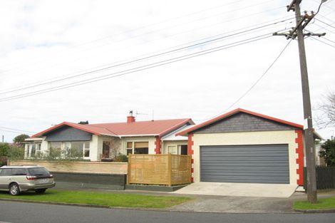 Photo of property in 1 Broadmore Street, Vogeltown, New Plymouth, 4310
