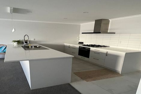 Photo of property in 35 Farnworth Terrace, Glenside, Wellington, 6037