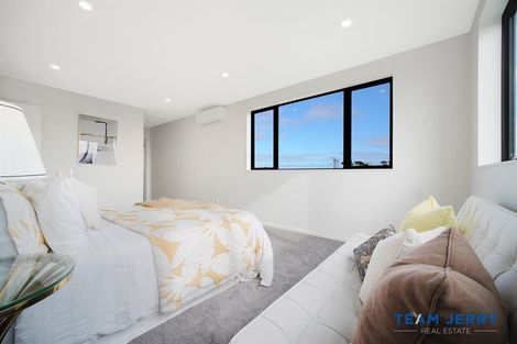 Photo of property in 1 Korowhiti Road, Clarks Beach, 2122