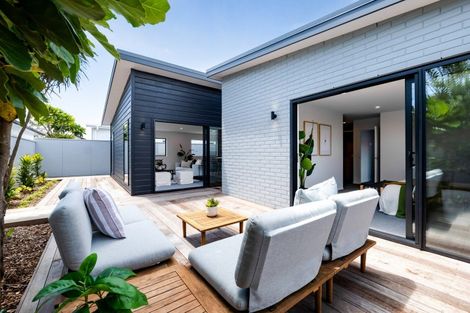 Photo of property in 7c Strandon Place, Strandon, New Plymouth, 4312