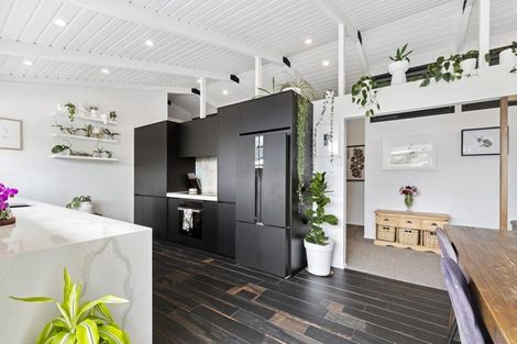 Photo of property in 42a Colmar Road, Mellons Bay, Auckland, 2014