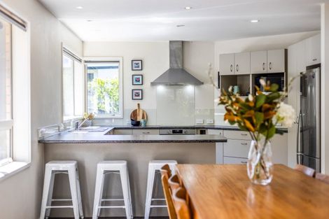 Photo of property in 8 Kaweka Close, Aotea, Porirua, 5024