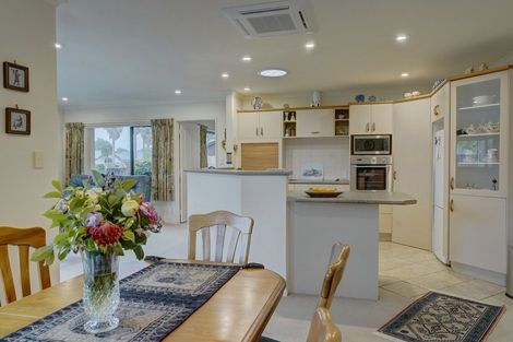 Photo of property in 8 Cairns Crescent, Rototuna, Hamilton, 3210