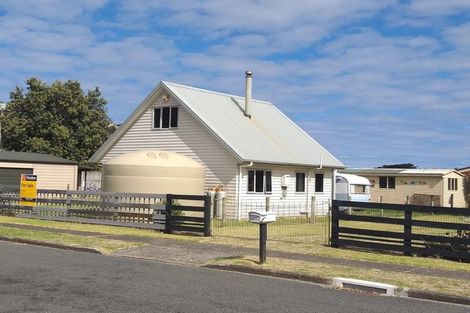 Photo of property in 25 Westside Road, Port Waikato, Tuakau, 2695