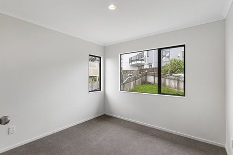 Photo of property in 2/14 Mossop Rise, Glenfield, Auckland, 0629