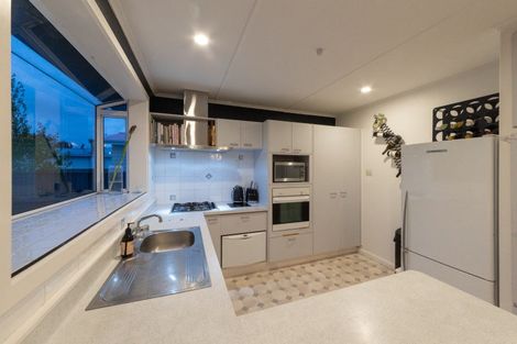 Photo of property in 16 Nairn Crescent, Awapuni, Palmerston North, 4412