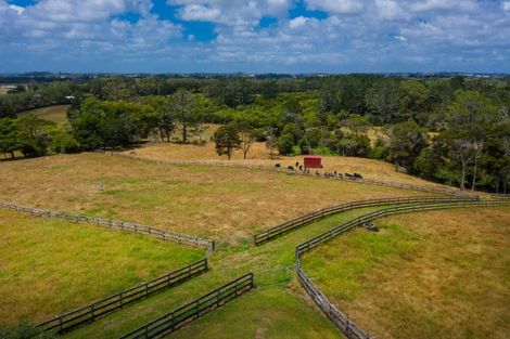 Photo of property in 11 Tawa Road, Kumeu, 0891