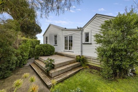 Photo of property in 2 Downes Road, Roseneath, Port Chalmers, 9023