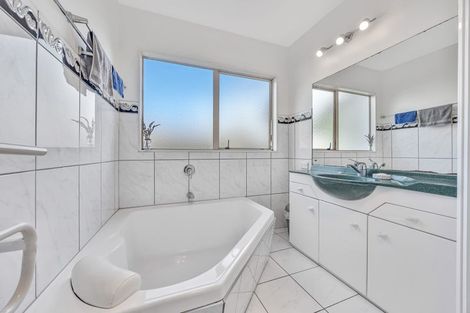 Photo of property in 3 Bridgehead Cove, West Harbour, Auckland, 0618