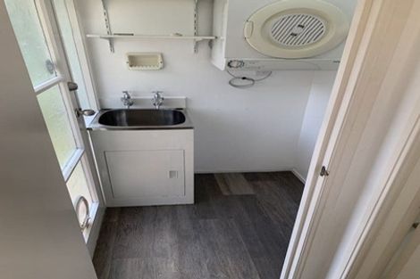 Photo of property in 1/190 Queen Street, Northcote Point, Auckland, 0627