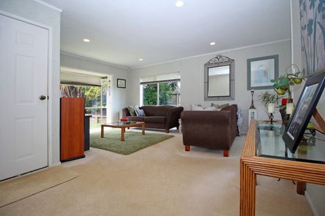 Photo of property in 2/7 Zurich Place, Weymouth, Auckland, 2103