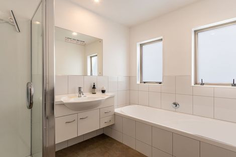 Photo of property in 61 Quadrant Heights, Paraparaumu, 5032