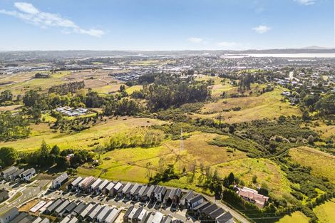 Photo of property in 23 Red Hills Road, Massey, Auckland, 0614