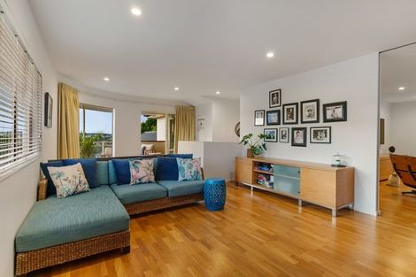 Photo of property in 23 Esther Place, Red Beach, 0932