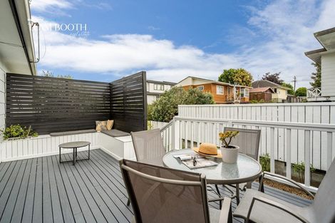 Photo of property in 2/3a Kirrie Avenue, Te Atatu South, Auckland, 0610