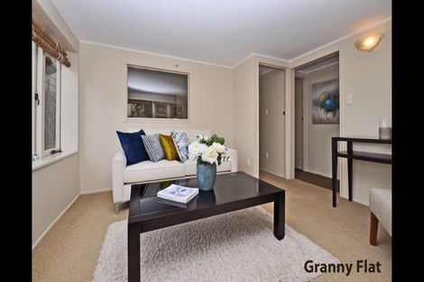 Photo of property in 2/51 Ocean View Road, Hillcrest, Auckland, 0627