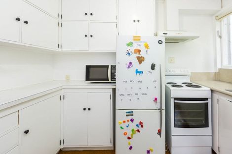 Photo of property in 2/24 Deller Grove, Silverstream, Upper Hutt, 5019