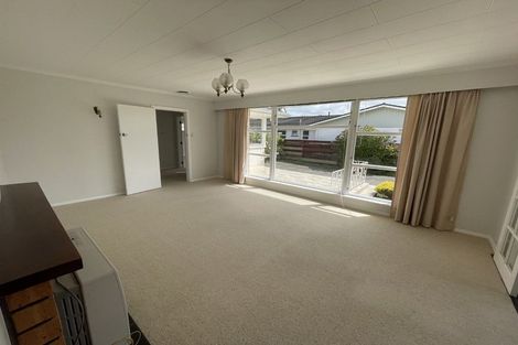 Photo of property in 76 Wikiriwhi Crescent, Awapuni, Palmerston North, 4412