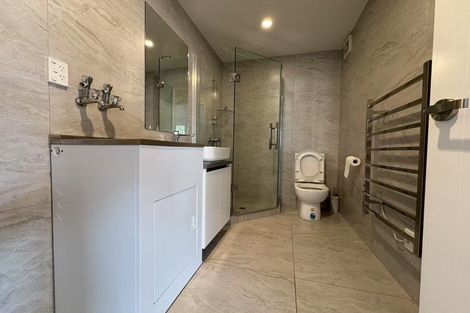 Photo of property in 1/20 Peach Road, Glenfield, Auckland, 0629