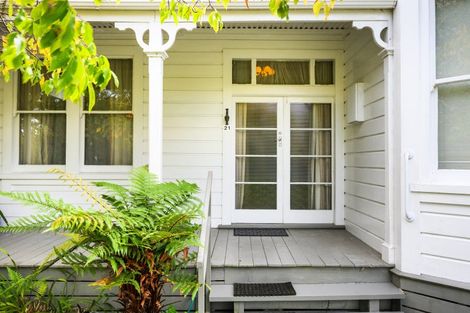 Photo of property in 19 Pahiatua Street, Hokowhitu, Palmerston North, 4410