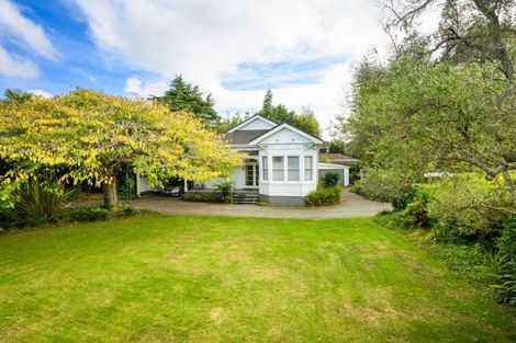 Photo of property in 19 Pahiatua Street, Hokowhitu, Palmerston North, 4410