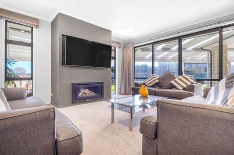 Photo of property in 8 Meadowview Close, Waiuku, 2123