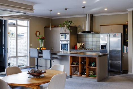 Photo of property in 61 Bowen Street, Cambridge, 3434