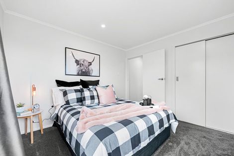 Photo of property in 52d Whites Line West, Woburn, Lower Hutt, 5010