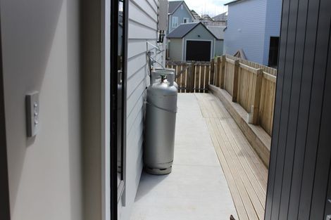 Photo of property in 18 Warbler Crescent, Papakura, 2110